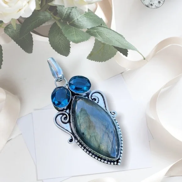 Sterling Silver Jewelry 925 Labradorite Gemstone Pendant London Blue Topaz - Picture 1 of 13